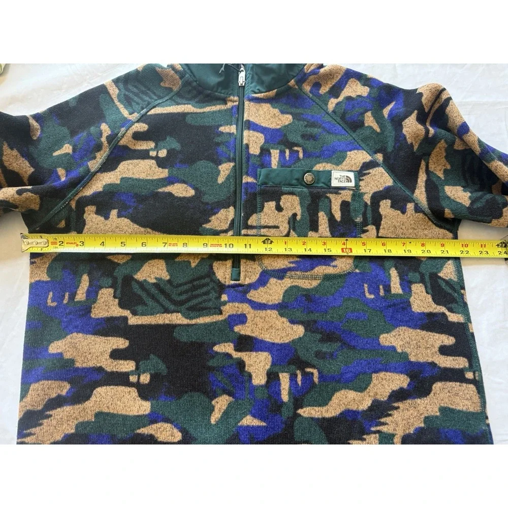 The North Face Men's Printed Camo NF 0A7WR897H Men's Size Med Outdoor Gorpcore